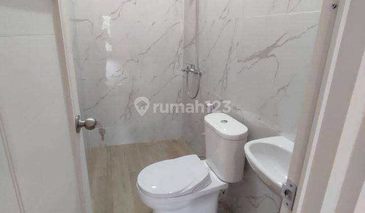 Di jual rumah 2 lantai akses mobil di kawasan Cempaka Putih 7