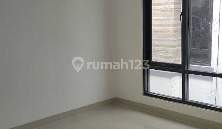 Di  rumah murah 2 lantai di Jakarta Timur 7