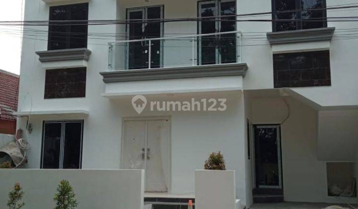 Di jual rumah dua lantai dekat kampus negri UNJ di jalan Pemuda Jakarta Timur 2