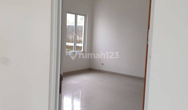 Di jual rumah dua lantai dekat kampus negri UNJ di jalan Pemuda Jakarta Timur 8