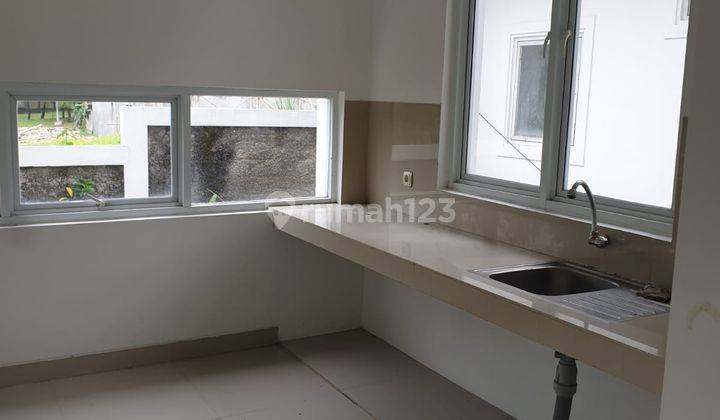 Di jual rumah dua lantai dekat kampus negri UNJ di jalan Pemuda Jakarta Timur 9