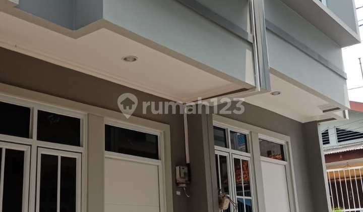 Rumah di  murah minimalis dan cantik 2 lantai di Percetakan negara Jakarta Pusat