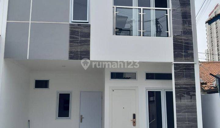 Di jual rumah 2 lantai akses 2 mobil bebas banjir di Jakarta Pusat 1