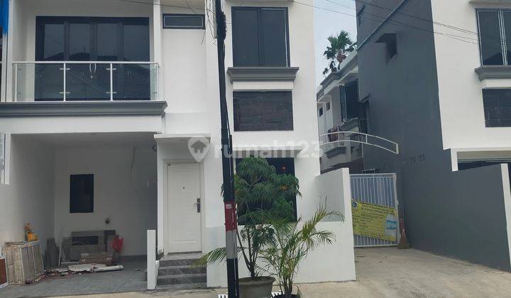 Rumah 2 lantai modern Pisangan baru Jakarta timur  4