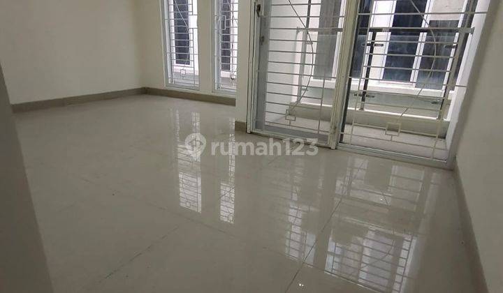 Rumah 2 lantai modern dekat strategis dekat Pulo gadung 
