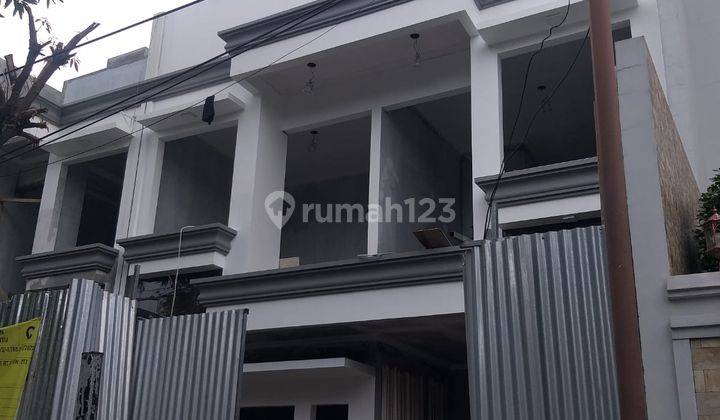 Rumah 2 lantai dekat Area perkantoran di Cempaka putih barat SHM 2