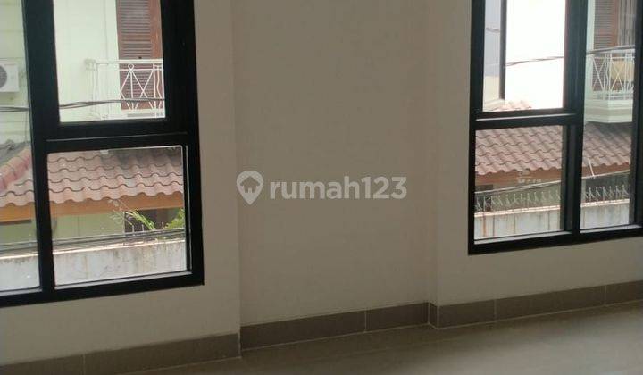 Rumah 2 Lantai Bagus di TarunaKemayoran jakarta pusat dekat ke ITC cempaka mas 2