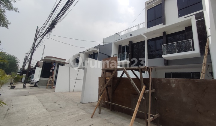 Strategic Minimally Priced Shop House for Sale in Cempaka Putih 2