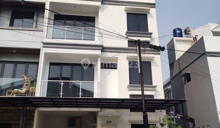 rumah mewah 3 Lantai SHM di Cempaka putih Tengah 1