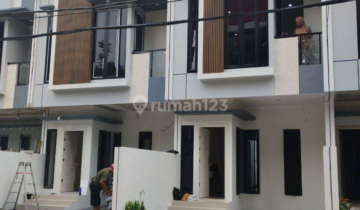 Rumah di Jl Cempaka putih Barat SHM 2 Lantai 2