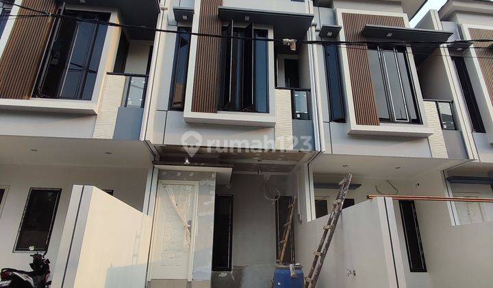 Rumah Dijual 3 Lantai Shm Di Cempaka Putih  1