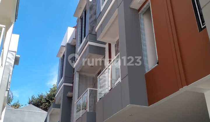 Rumah Murah Under 1m 2 Lantai Dicempaka Putih Jakarta Pusat