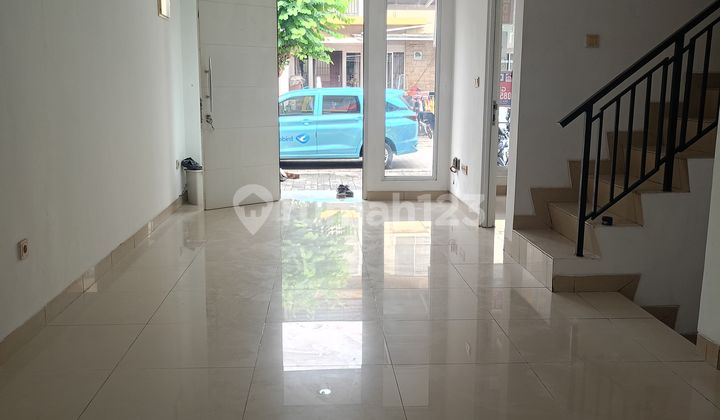 For Rent: Australian Cluster House (Lisa 16/9) 2