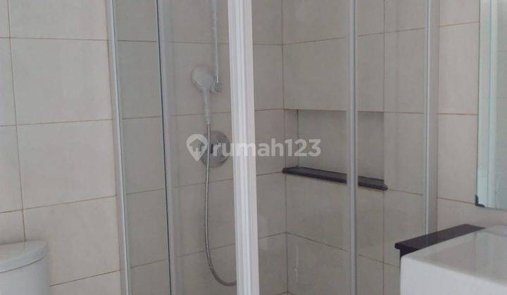 Disewakan Murah Rumah Mewah dan Bagus 2 Lantai SHM di Kresek 7