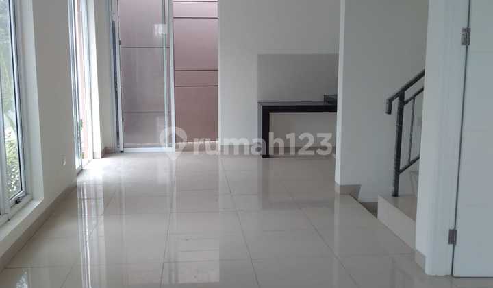 Disewakan Murah Rumah Mewah dan Bagus 2 Lantai SHM di Kresek 8