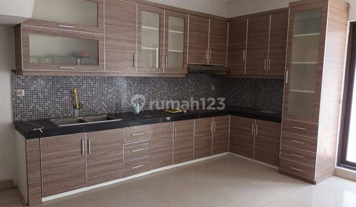 Dijual Rumah Bagus Dan Sudah Renovasi ( 2,5 Lt ) Di Kompleks Perumahan Grenville.  2