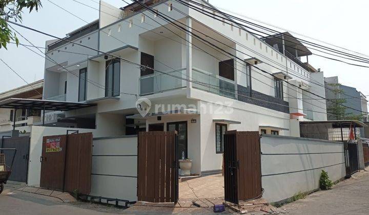 Dijual Rumah 2,5 Lantai Di Perumahan Grenville.  1