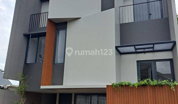 Rumah 2,5 Lantai dlm Exclusive Cluster berlokasi di CBD Bintaro 2