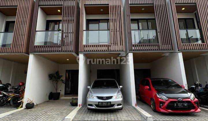 Rumah Baru 3 lantai dlm Cluster di Kebayoran Lama, Jaksel 1