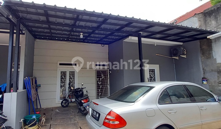 Single-Story House in a Complex Near Toll Road in Block E, Cinere, Depok Single-Story House in a Complex Near Toll Road in Block E, Cinere, Depok