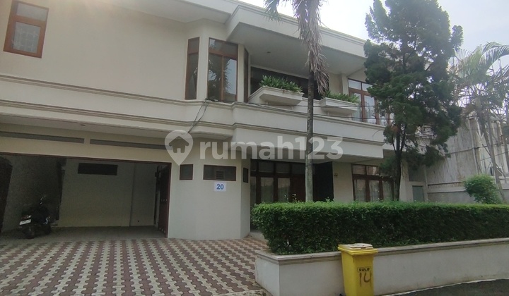 2-Story Luxury House with Private Pool in Tb Simatupang, South Jakarta 2-Story Luxury House with Private Pool in Tb Simatupang, South Jakarta