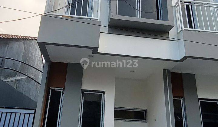 Rumah 2 Lantai Nempel Gajah Mada Di Taman Sari, Jakarta Barat  1