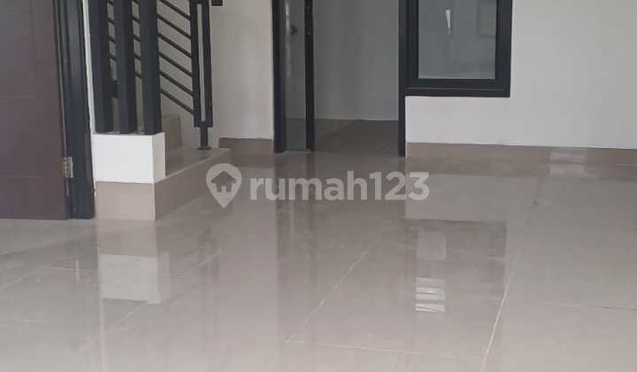 Newly Renovated 2-Story Hook House Within a Cluster in Sawangan, Depok 2