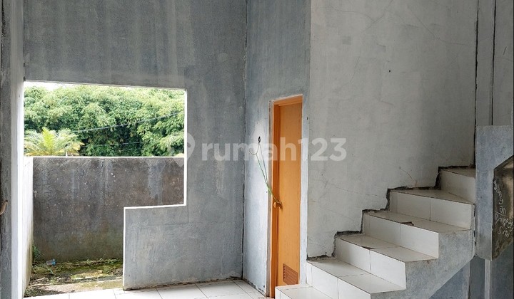Di jual ruko baru, Lokasi strategis, Akses mudah dgn kreta n Tol  9