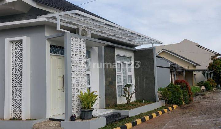 Hunian Bagus Furnished Hook Villa Permata Hijau