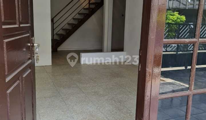 Dijual Rumah Murah 2 Lantai Dekat ke Mall Pakuwon di Pekayon Jaya, Bekasi. 2