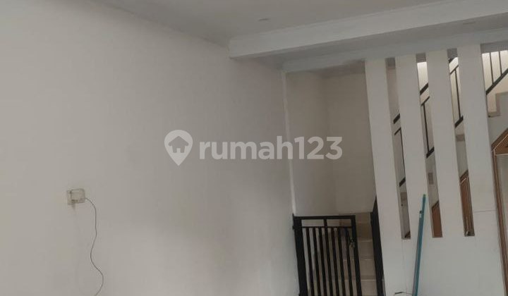 Strategic House with Accessible Living, Suitable for Business in Klender, Duren Sawit, East Jakarta. 2