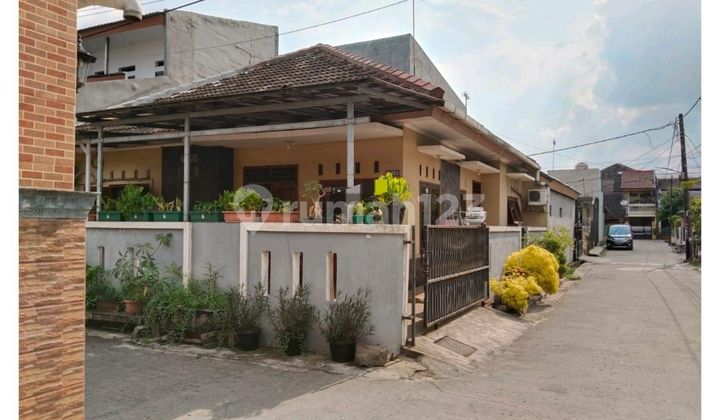 Dijual Rumah Strategies Dalam Komplek Dekat Lrt Cikunir 2 Di Jakasampurna, Bekasi Barat