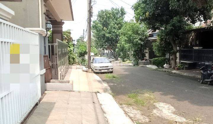 tampak depan rumah tidak banjir di villa