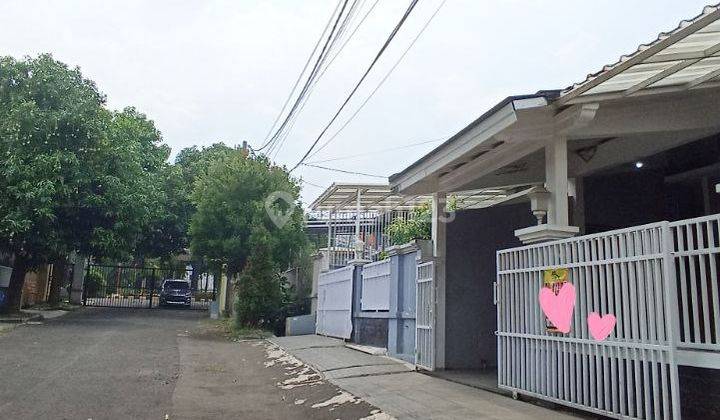 tampak depan rumah tidak banjir di villa