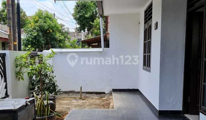 Dijual Rumah Murah 2 Lantai Dekat ke Mall Pakuwon di Pekayon Jaya, Bekasi.