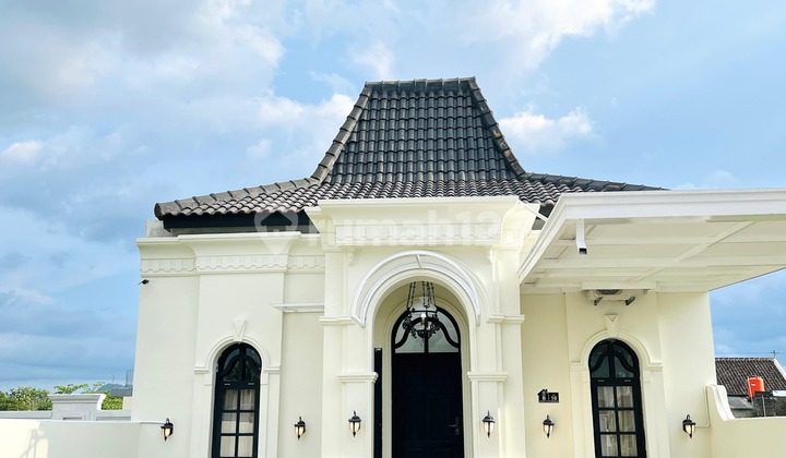 Hunian Amerika Klasik Modern, Perpaduan Mewah & Timeless dekat Jogja Hunian Amerika Klasik Modern, Perpaduan Mewah & Timeless dekat Jogja