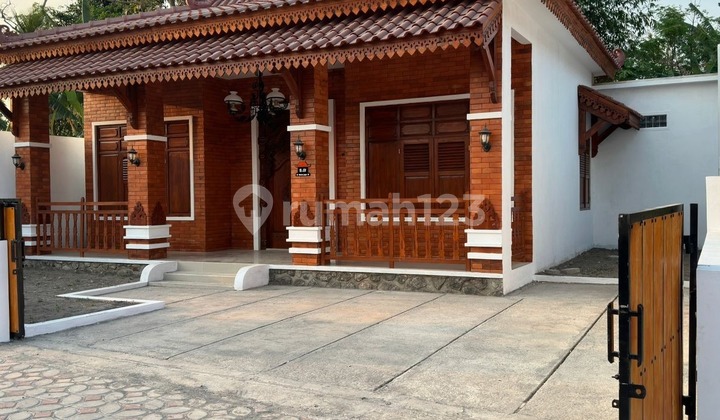 Rumah Joglo Klasik Eksklusif 100 m dari Jalan Utama