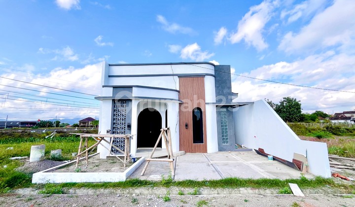 Industrial Tropis Ekonomis Rumah 360 Juta di Timur Kota Jogja Industrial Tropis Ekonomis Rumah 360 Juta di Timur Kota Jogja