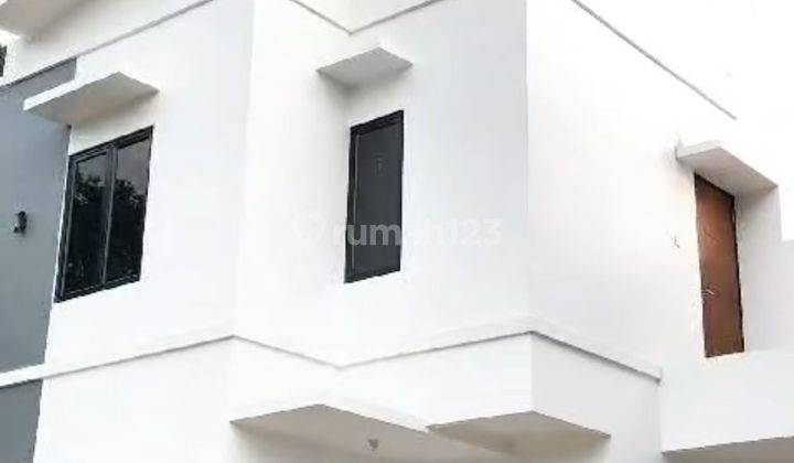 Dijual Rumah 2 Lantai Dekat Plaza Cibubur 2