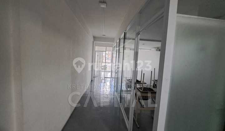 4-Story Shop House with an Excellent and Strategic Location, Perfect for Your Various Businesses at Paskal Hyper Square. 2