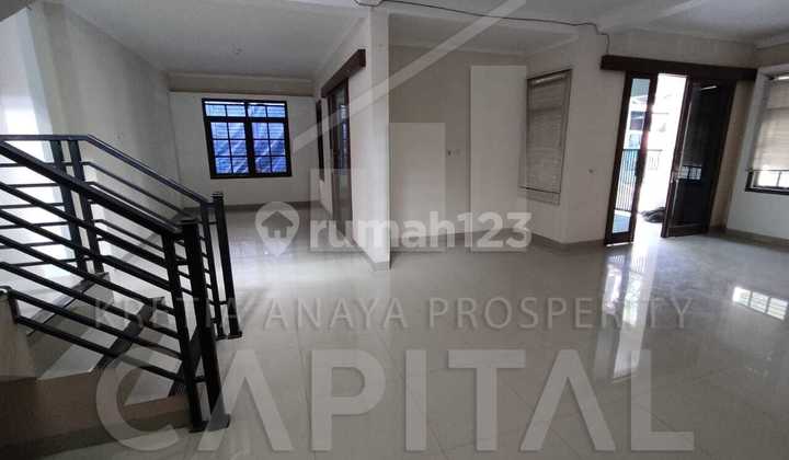 Rumah 2 lantai siap huni tengah kota area Komplek Kembar dekat tol Mohamad Toha