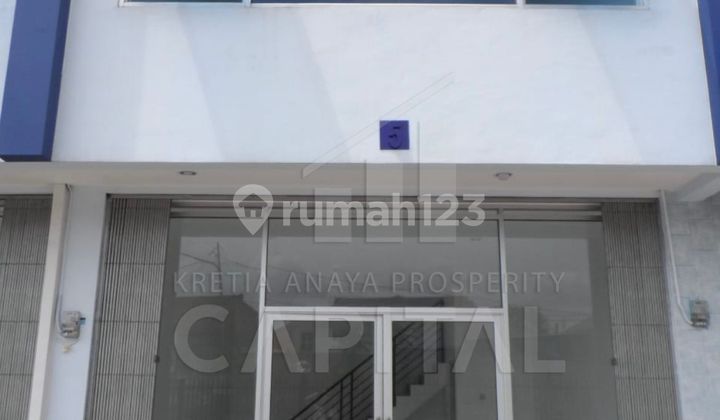 Clean 2-Story Shop House Ready for Use, Located on a Busy and Strategic Position on Pesantren Street, Cimahi