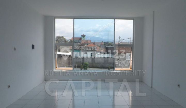 Clean 2-Story Shop House Ready for Use, Located on a Busy and Strategic Position on Pesantren Street, Cimahi 2