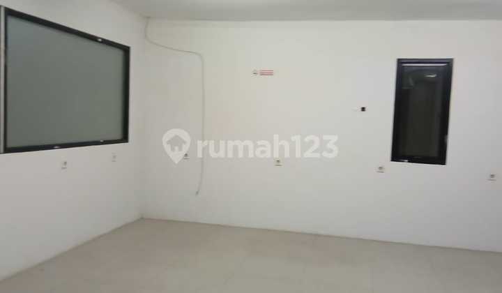 Warehouse for rent in Taman Tekno BSD, 540m² land area, complete with office. Warehouse for rent in Taman Tekno BSD, 540m² land area, complete with office.