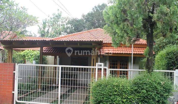 Rumah Dengan Halaman Luas Dalam Komplek Akses Mudah 1