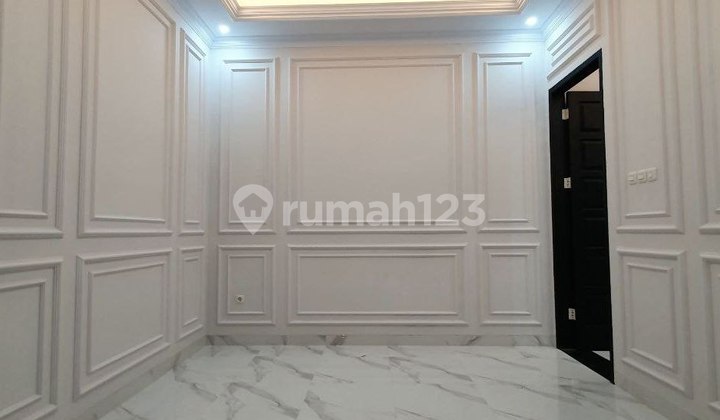 American Classic Style House Near Brigif Toll, South Jakarta 2