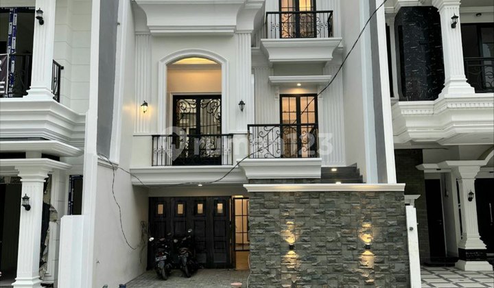 Unit Ready Lokasi Jagakarsa Jakarta Selatan. 3 Lantai Keren