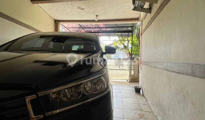 For Sale: House in Pamulang Estate Housing Complex 2