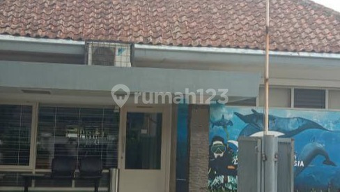 Ready-to-Live House Ideal for Business, Best Location in Cihapit Bandung Wetan, Riau Wing 2