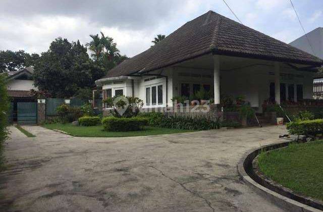 Rumah Desain Belanda Main Road Dipatiukur Bandung  1